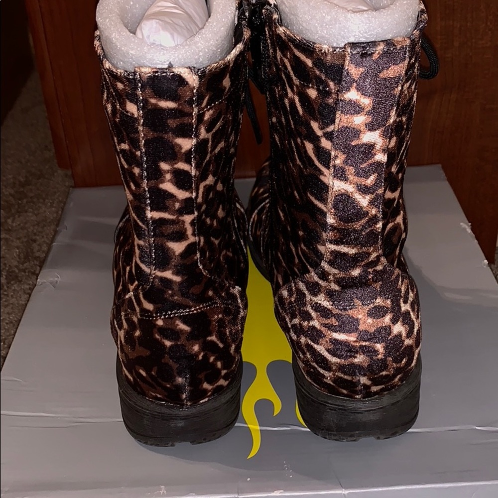 Leopard boots - Picture 3 of 3